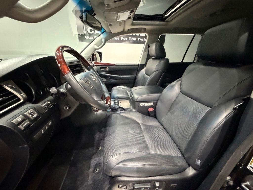 Lexus LX photo 23