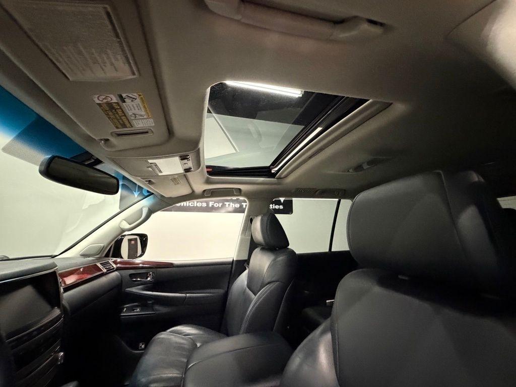 Lexus LX photo 24