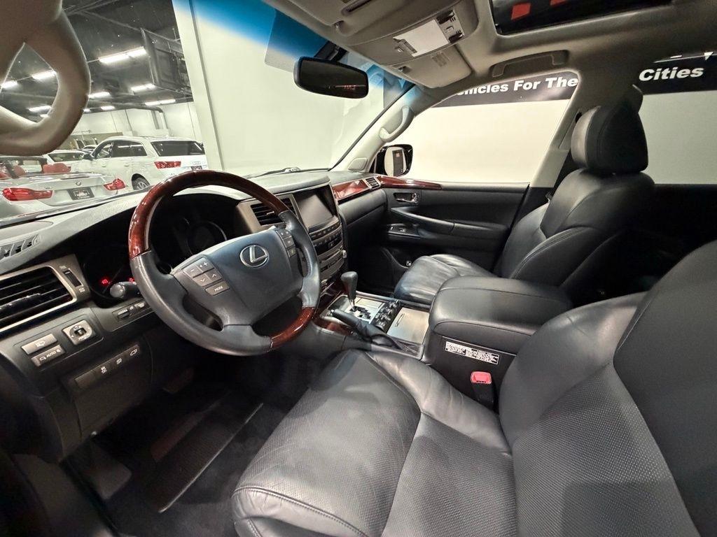 Lexus LX photo 25