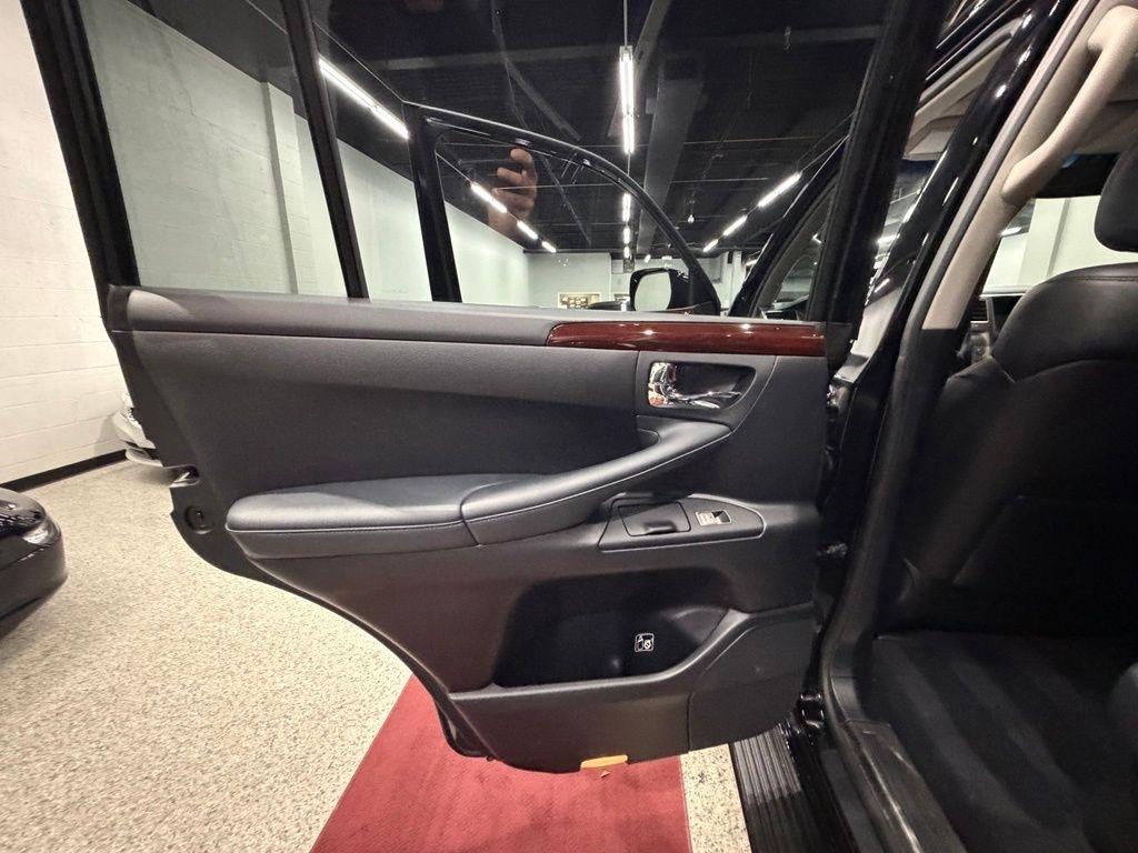 Lexus LX photo 27