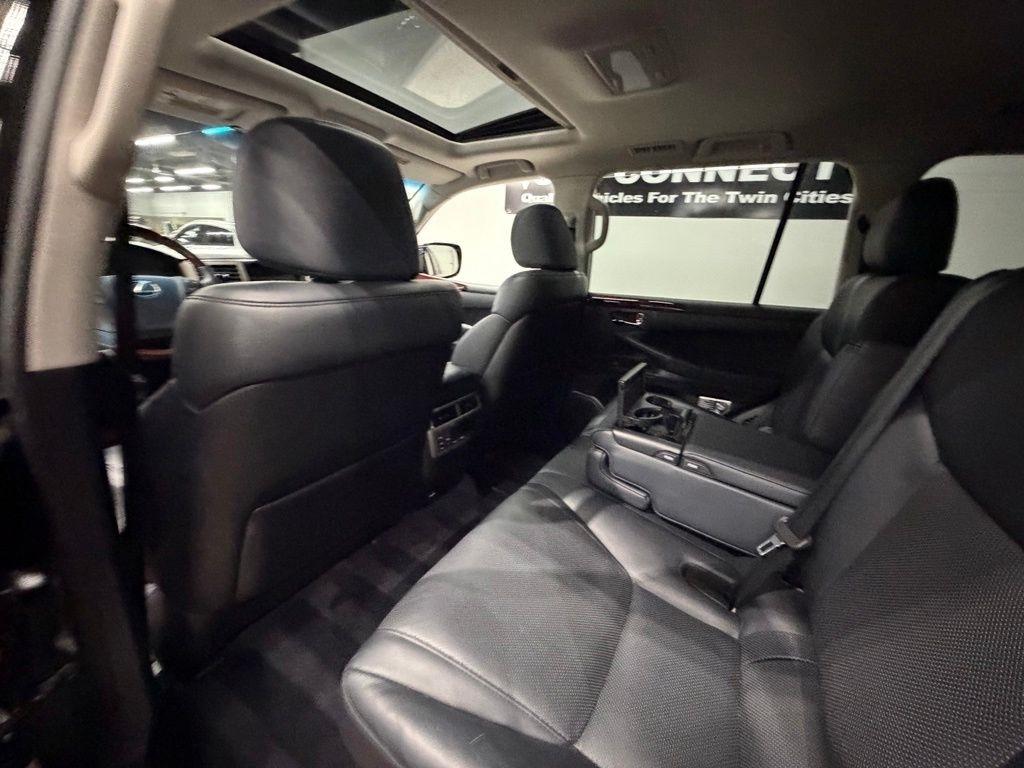 Lexus LX photo 28