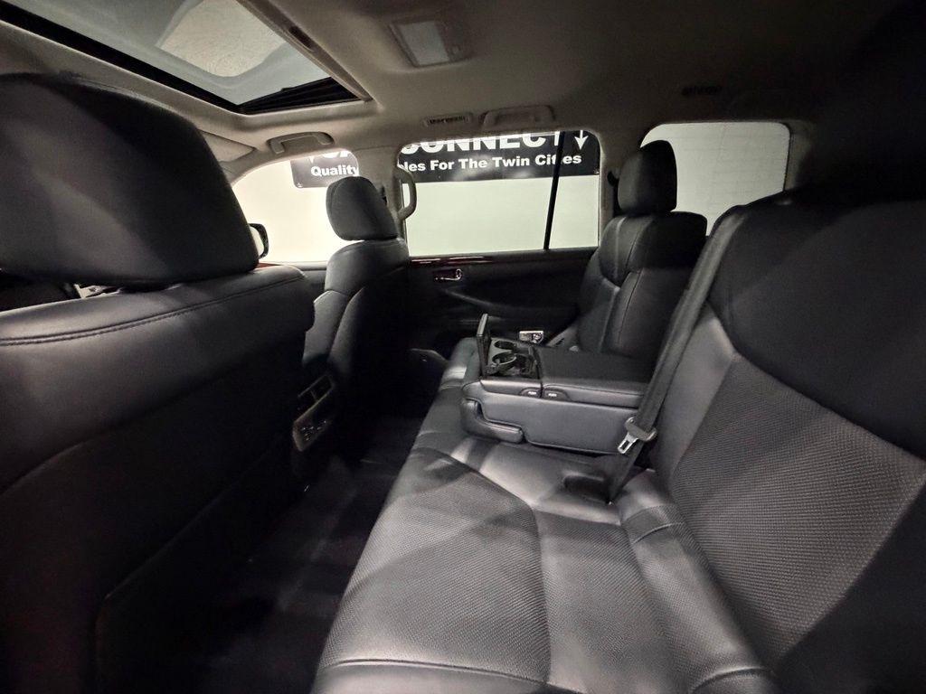 Lexus LX photo 29