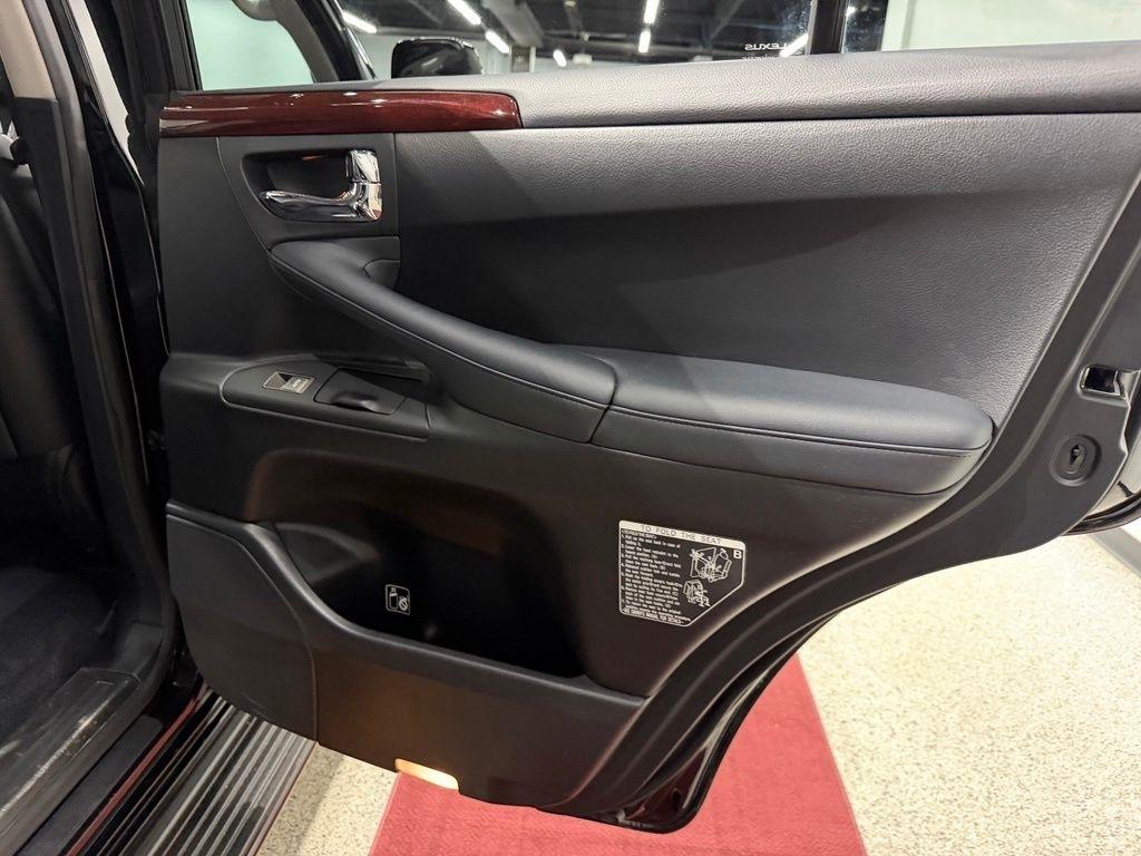 Lexus LX photo 31