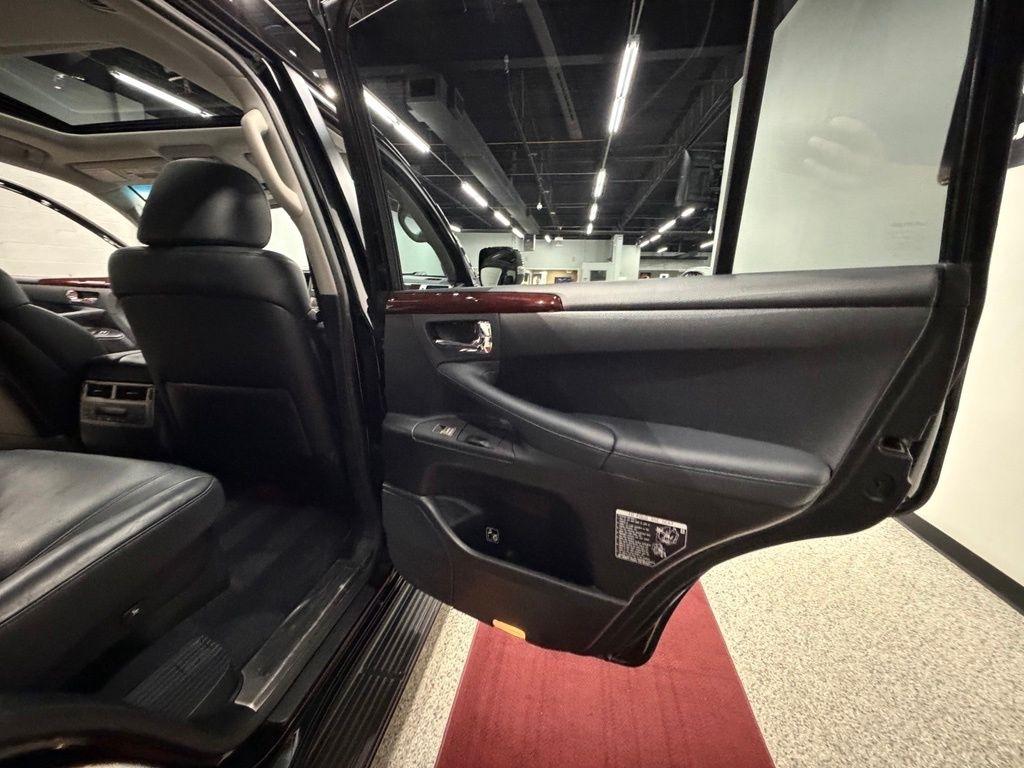 Lexus LX photo 32