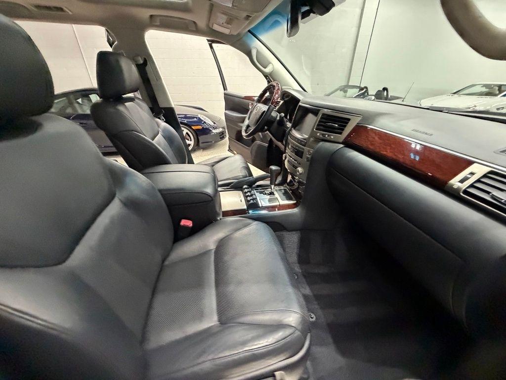 Lexus LX photo 42