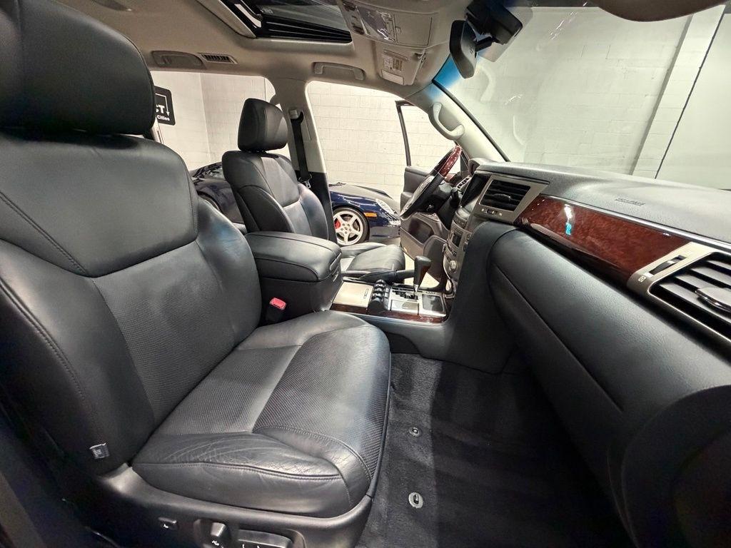 Lexus LX photo 43