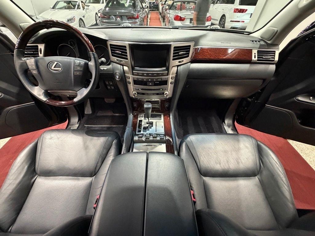 Lexus LX photo 45