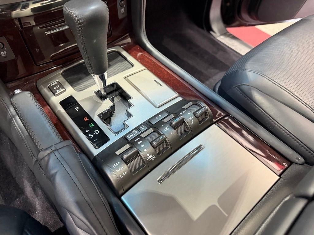 Lexus LX photo 49