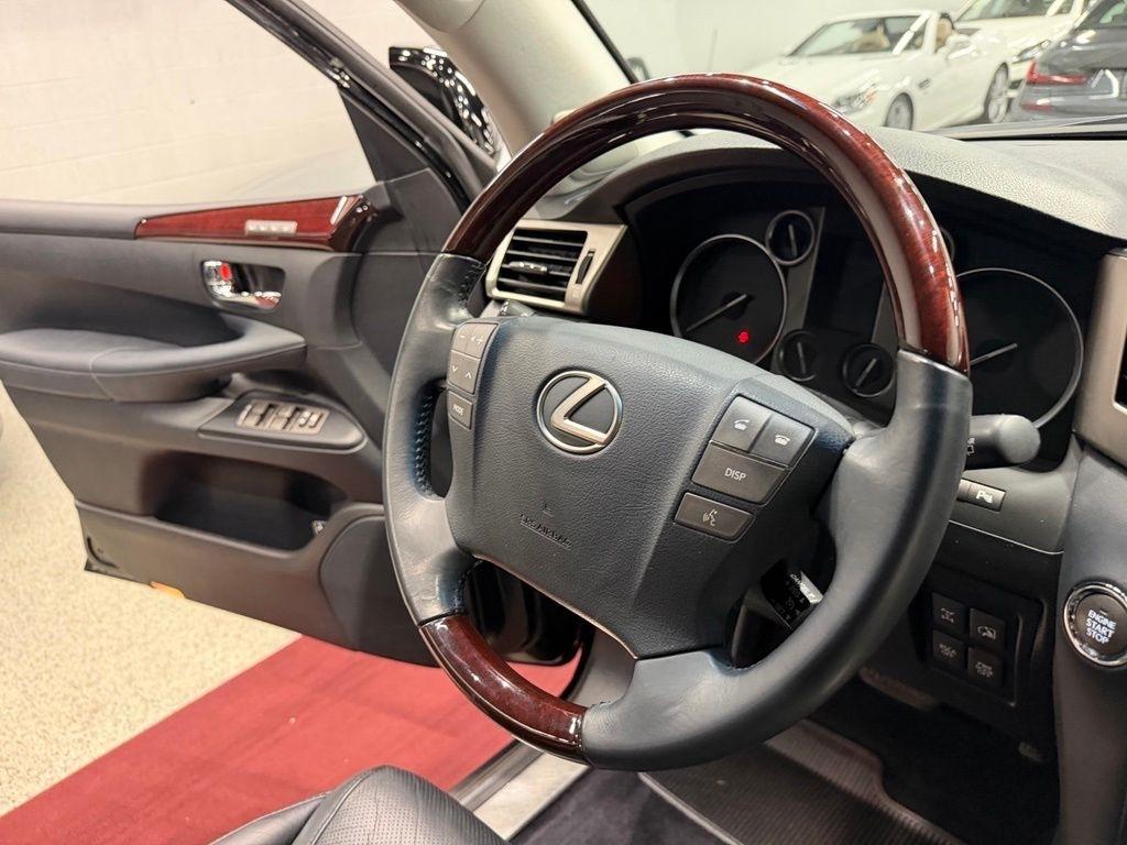 Lexus LX photo 52