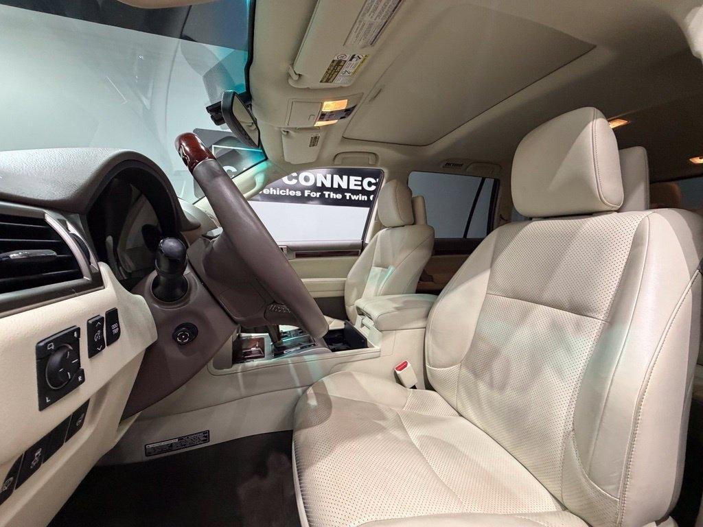 Lexus GX photo 25