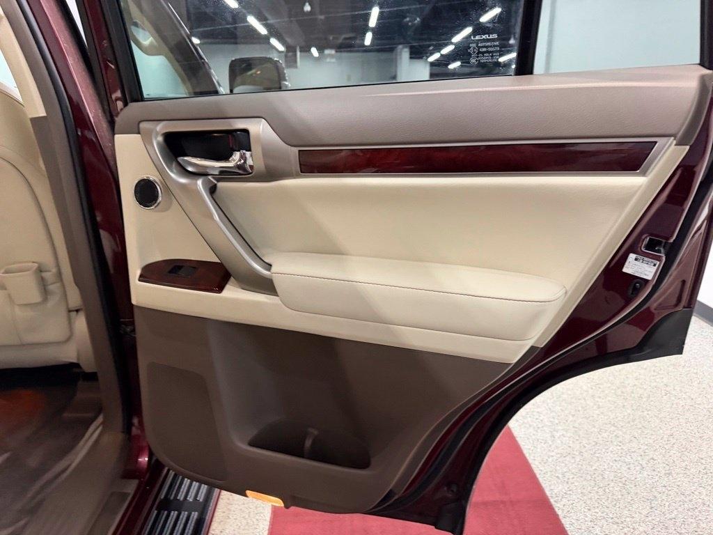 Lexus GX photo 35