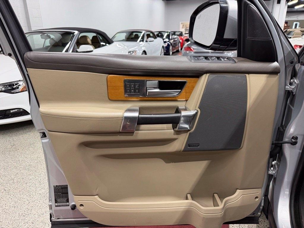 Land Rover LR4 photo 22