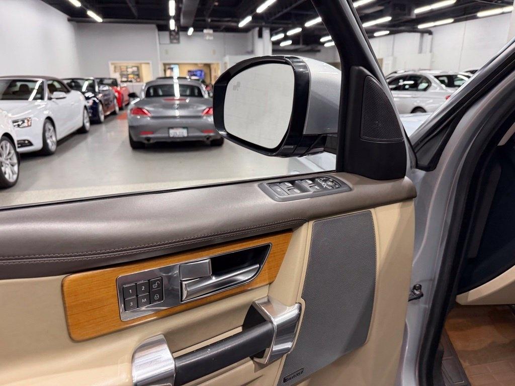 Land Rover LR4 photo 23