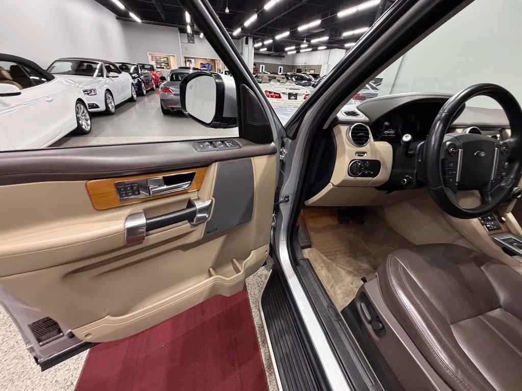 Land Rover LR4 photo 24
