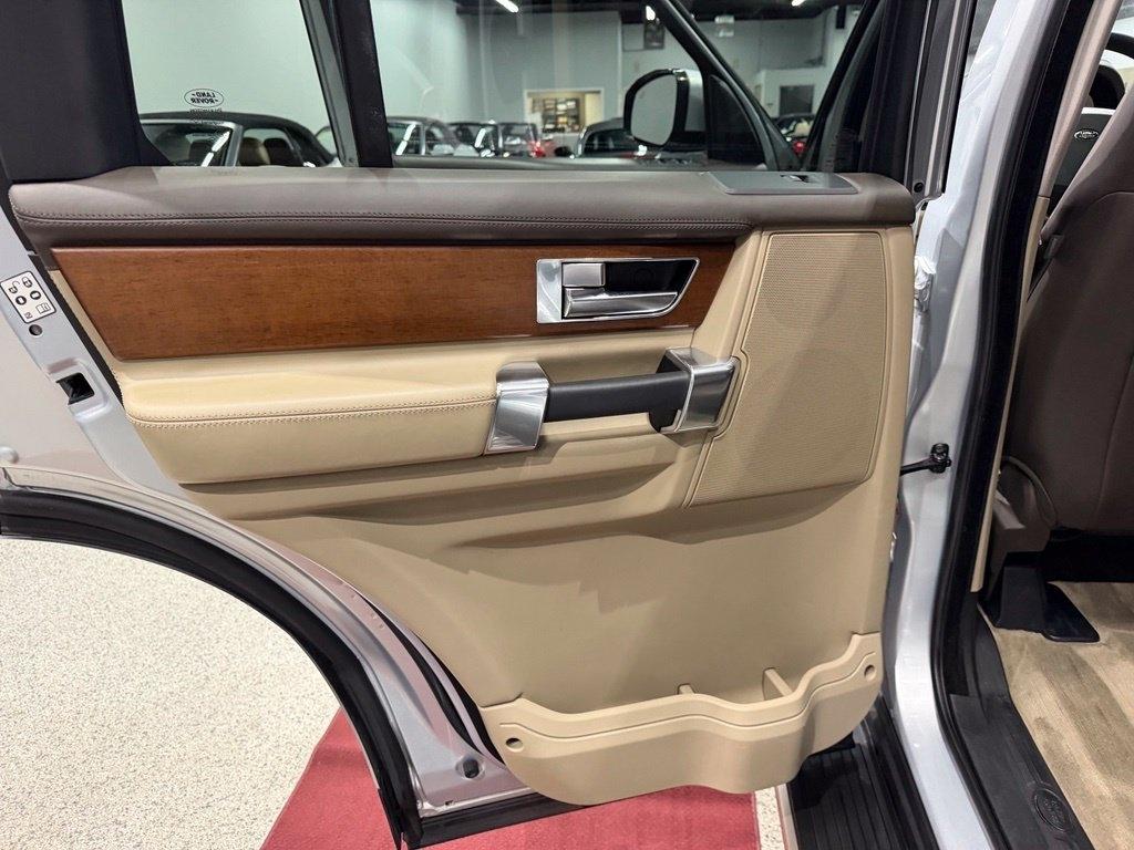 Land Rover LR4 photo 28