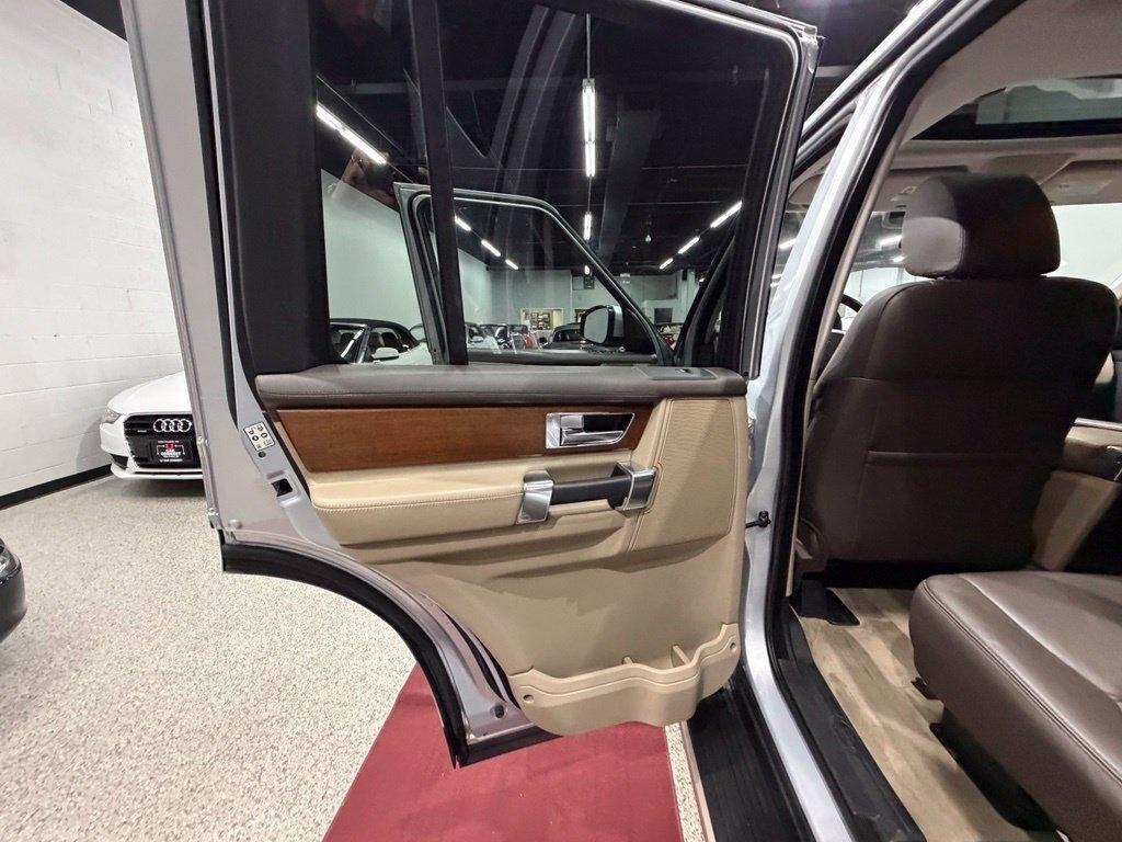 Land Rover LR4 photo 29