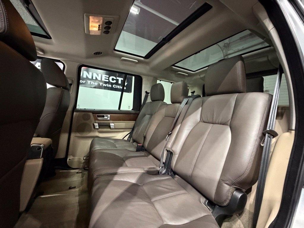 Land Rover LR4 photo 32