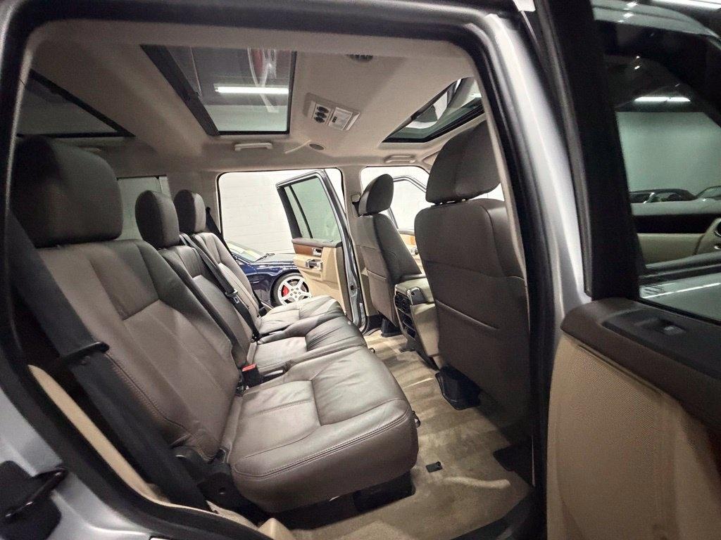 Land Rover LR4 photo 37