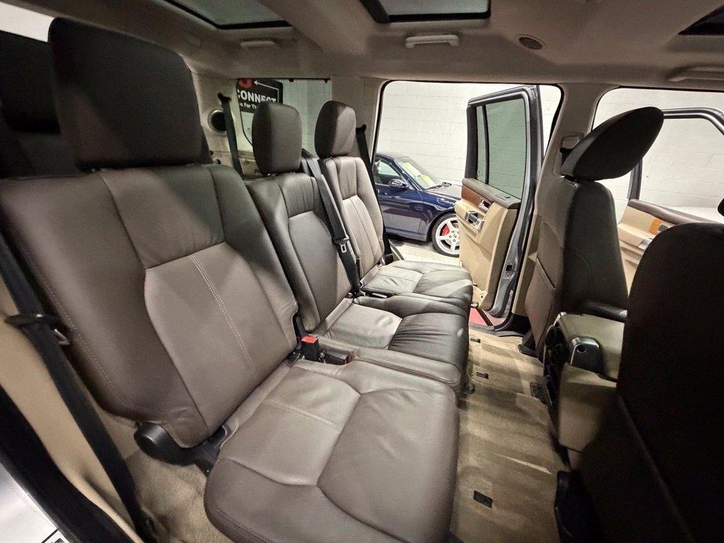Land Rover LR4 photo 39