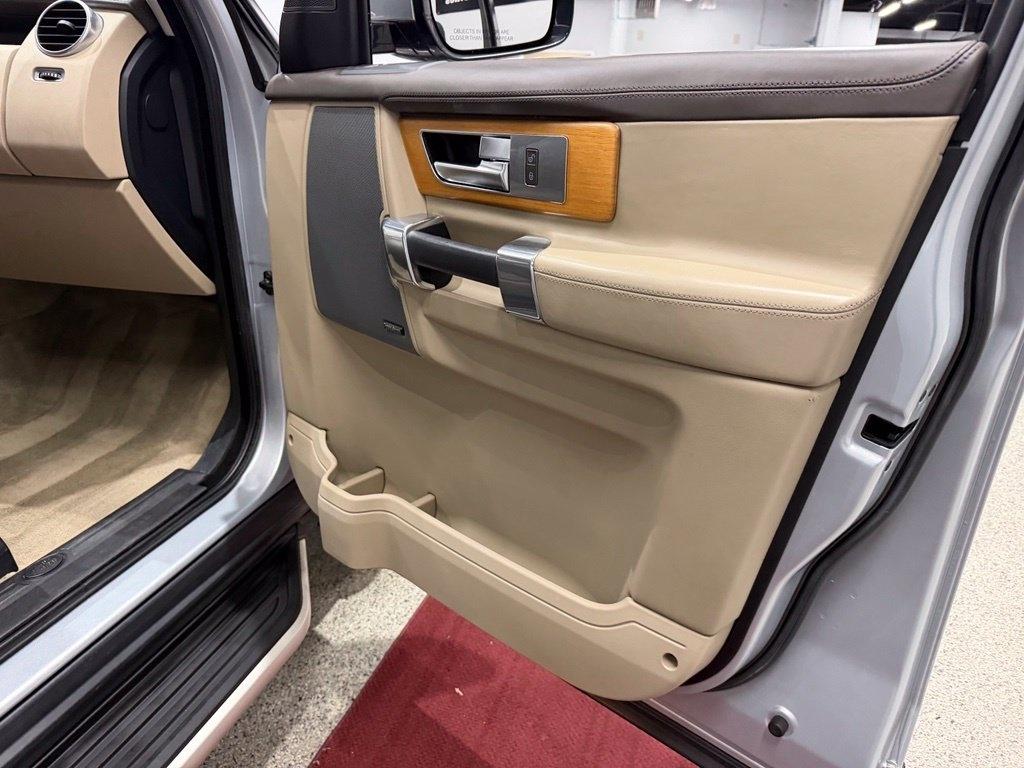 Land Rover LR4 photo 43