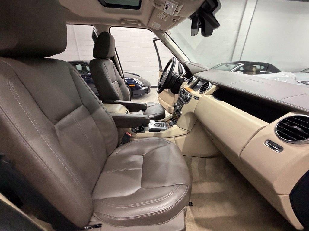 Land Rover LR4 photo 46