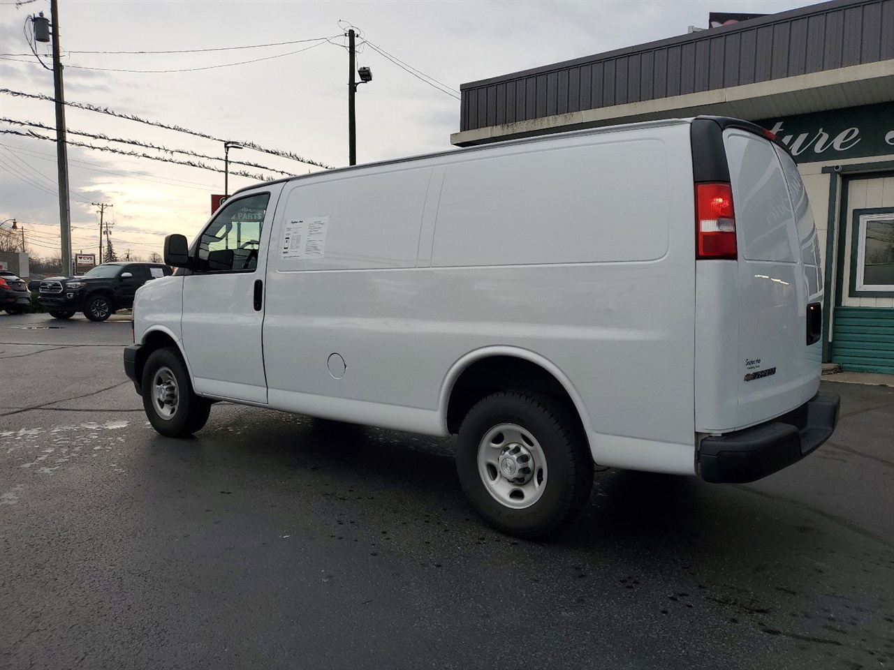 2018 Chevrolet Express 2500 Work Van photo 3