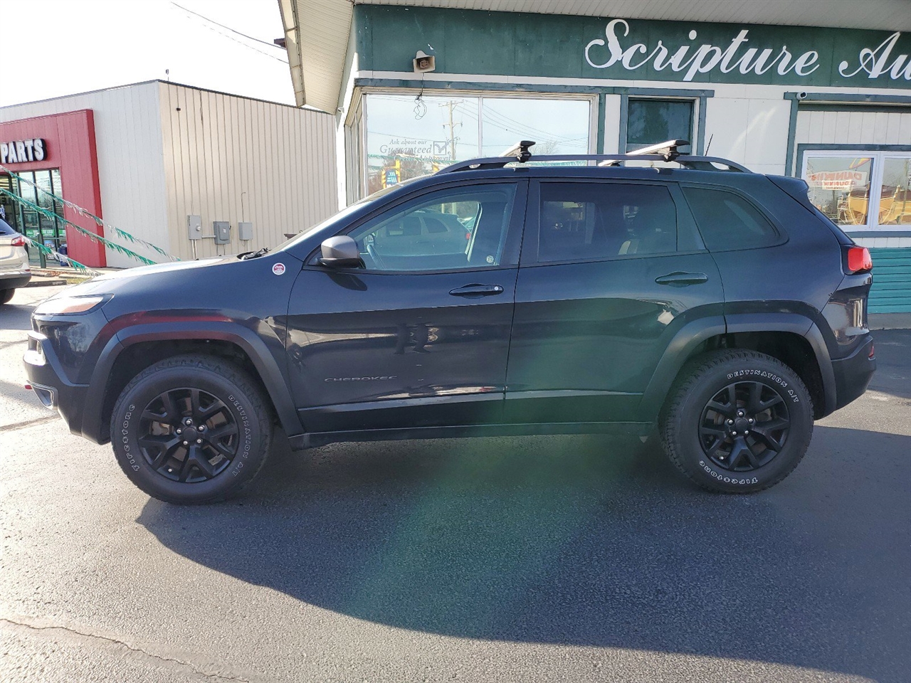 2017 Jeep Cherokee Trailhawk photo 2