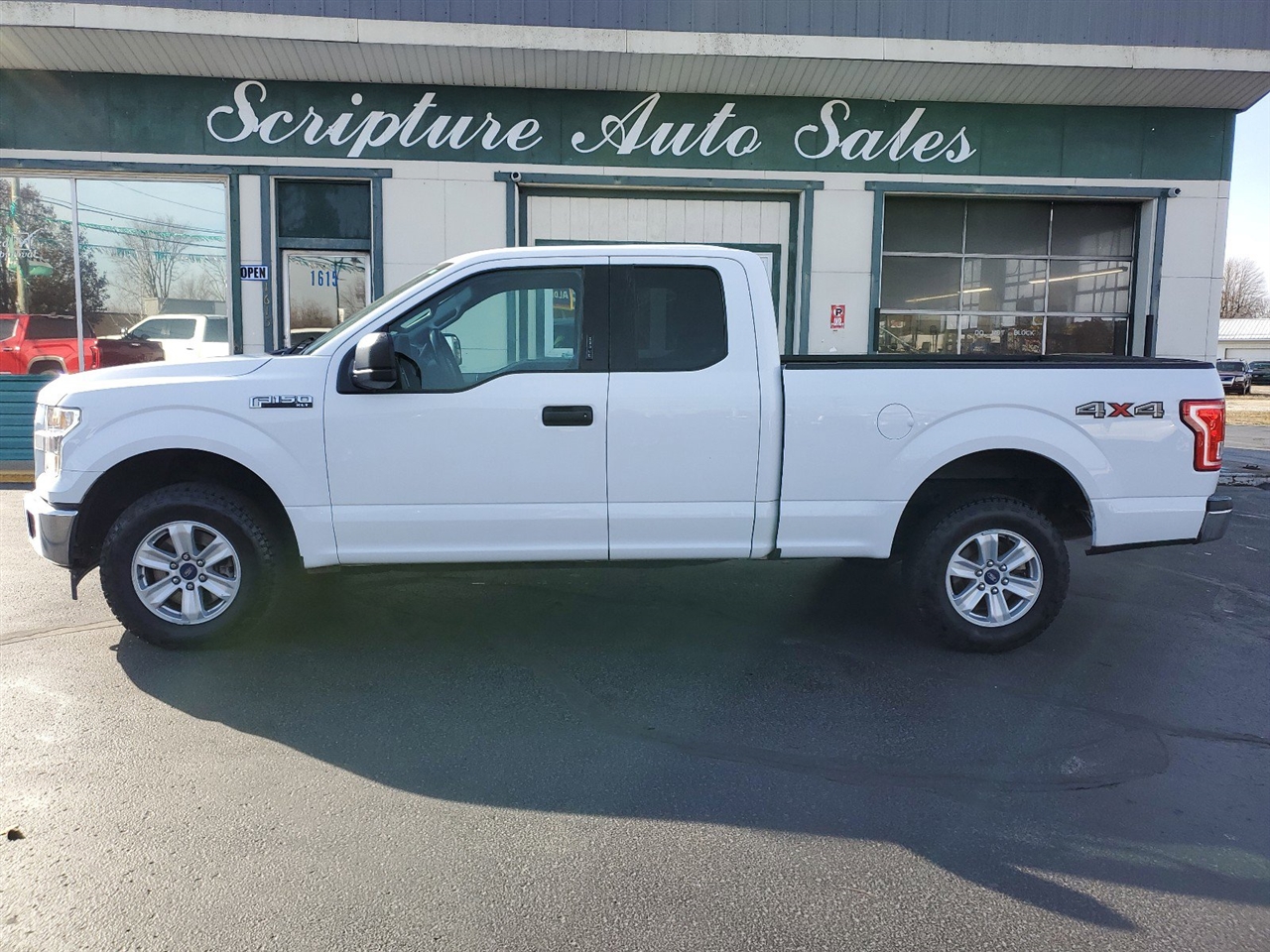 2017 Ford F-150 XLT photo 2