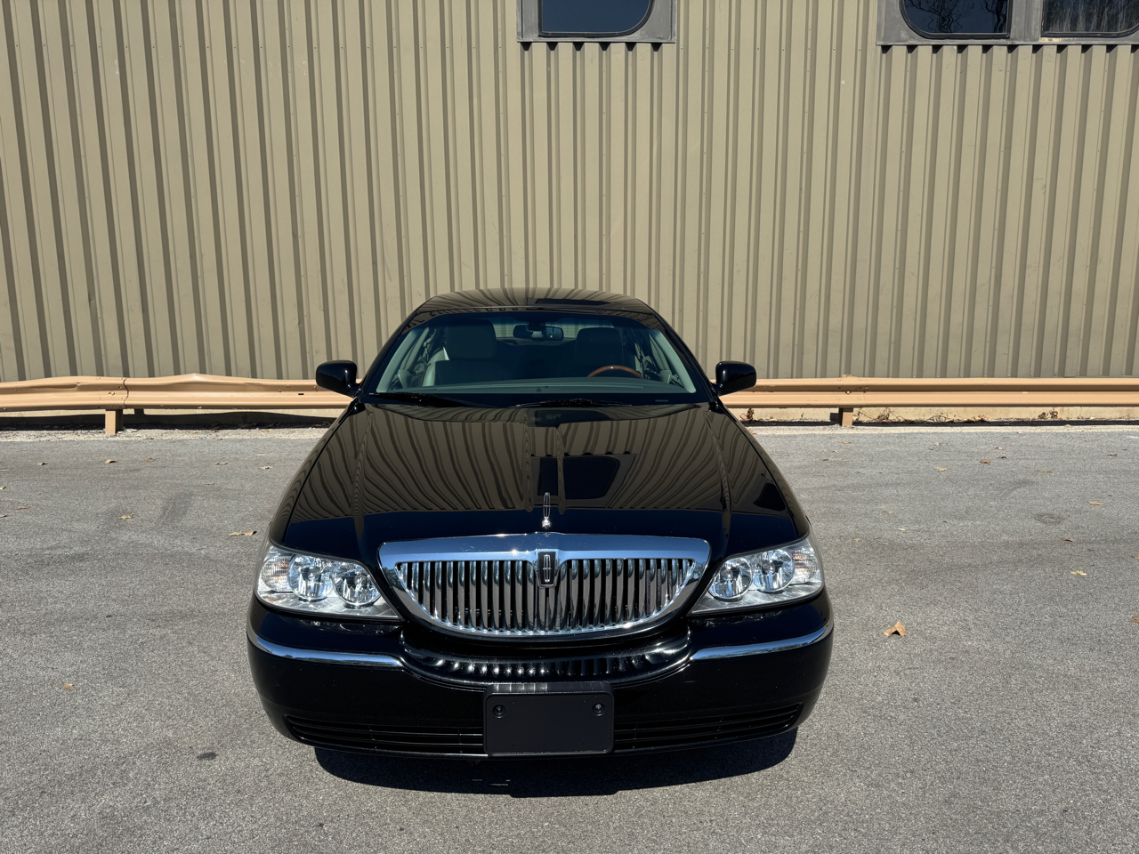 2011 Lincoln Town Car Signature Limited photo 2