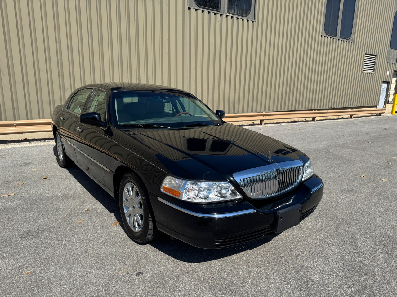 2011 Lincoln Town Car Signature Limited photo 3