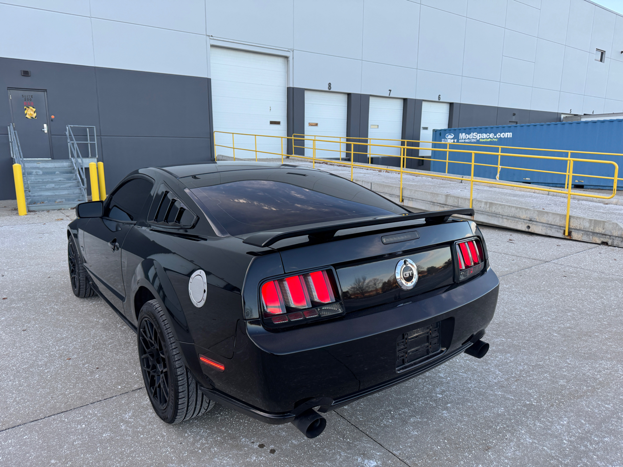 Ford Mustang GT Deluxe Coupe 2005