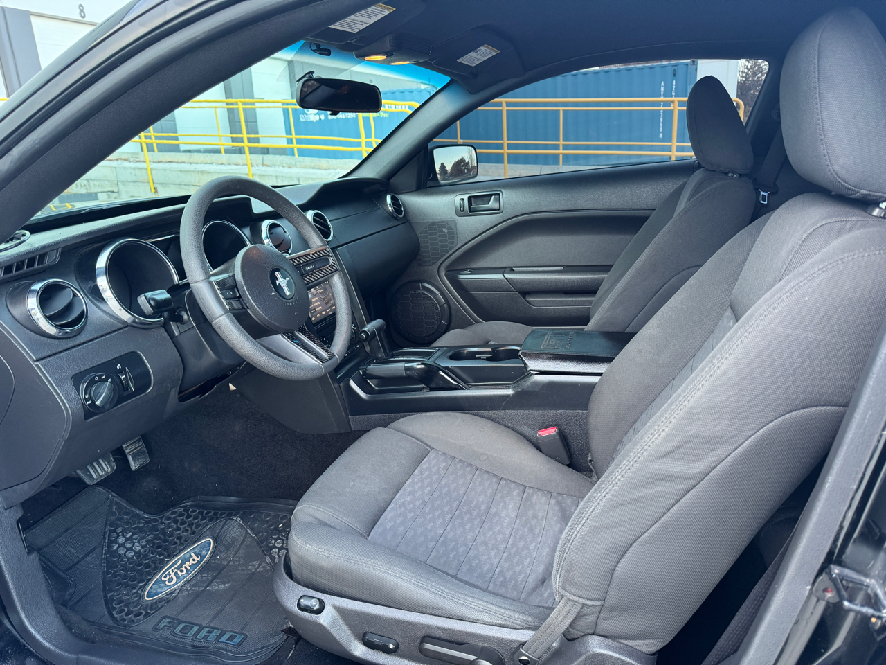 Ford Mustang GT Deluxe Coupe 2005