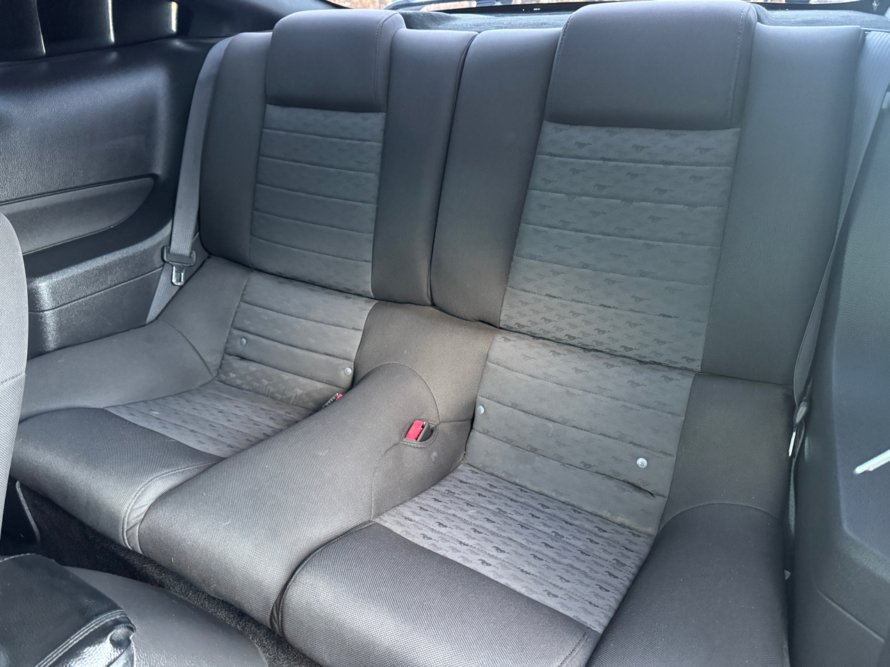 Ford Mustang GT Deluxe Coupe 2005