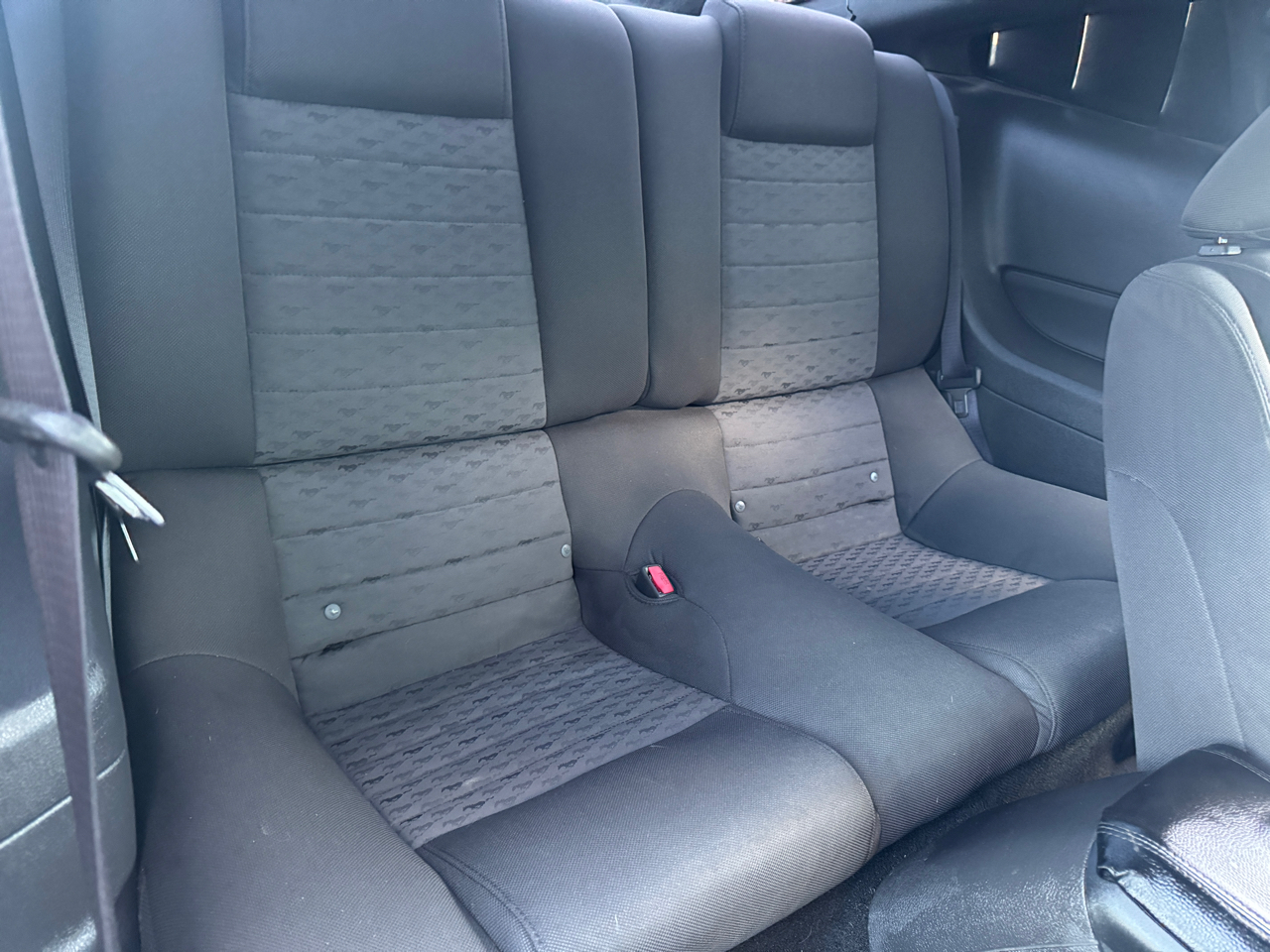 Ford Mustang GT Deluxe Coupe 2005