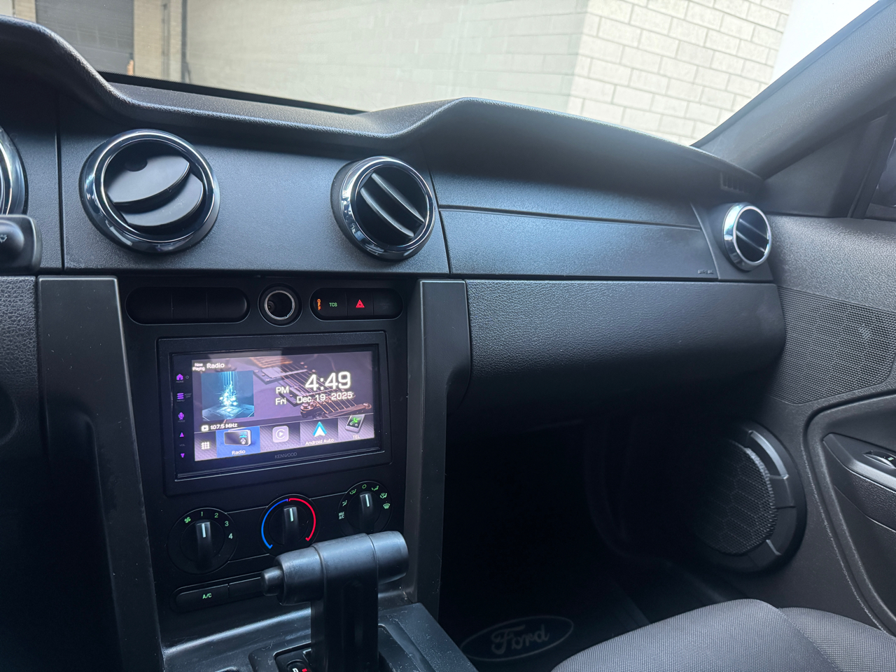 Ford Mustang GT Deluxe Coupe 2005