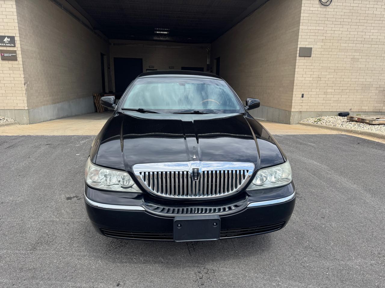 Lincoln Town Car 4dr Sdn Signature Limited 2009