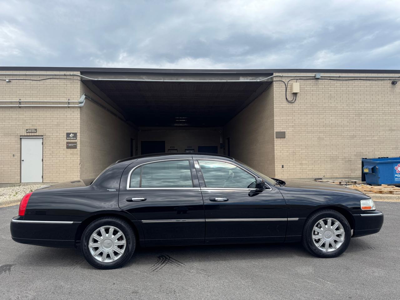Lincoln Town Car 4dr Sdn Signature Limited 2009