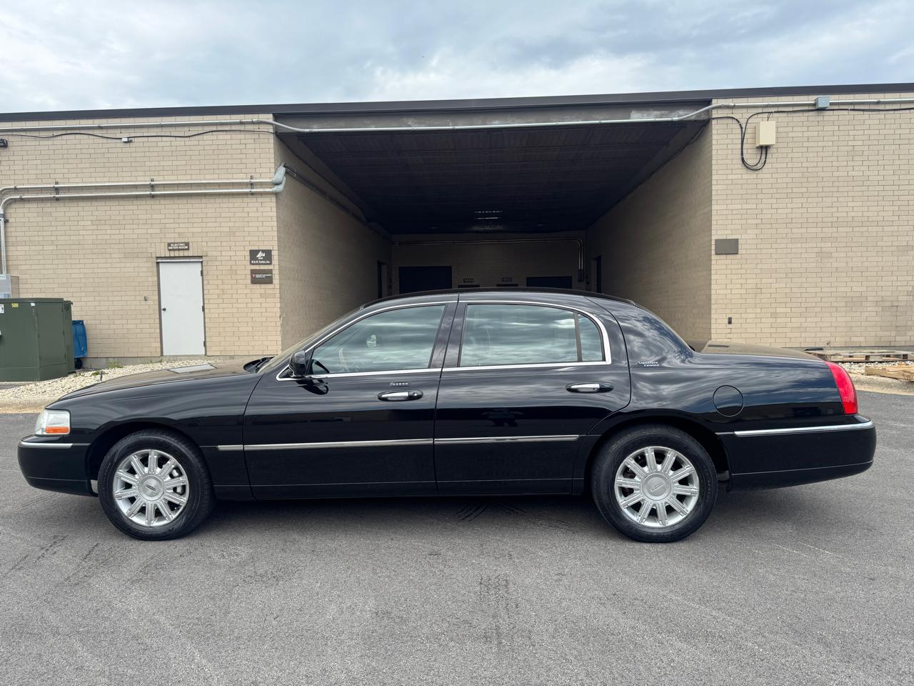 Lincoln Town Car 4dr Sdn Signature Limited 2009