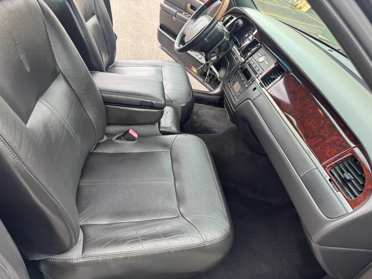 Lincoln Town Car 4dr Sdn Signature Limited 2009
