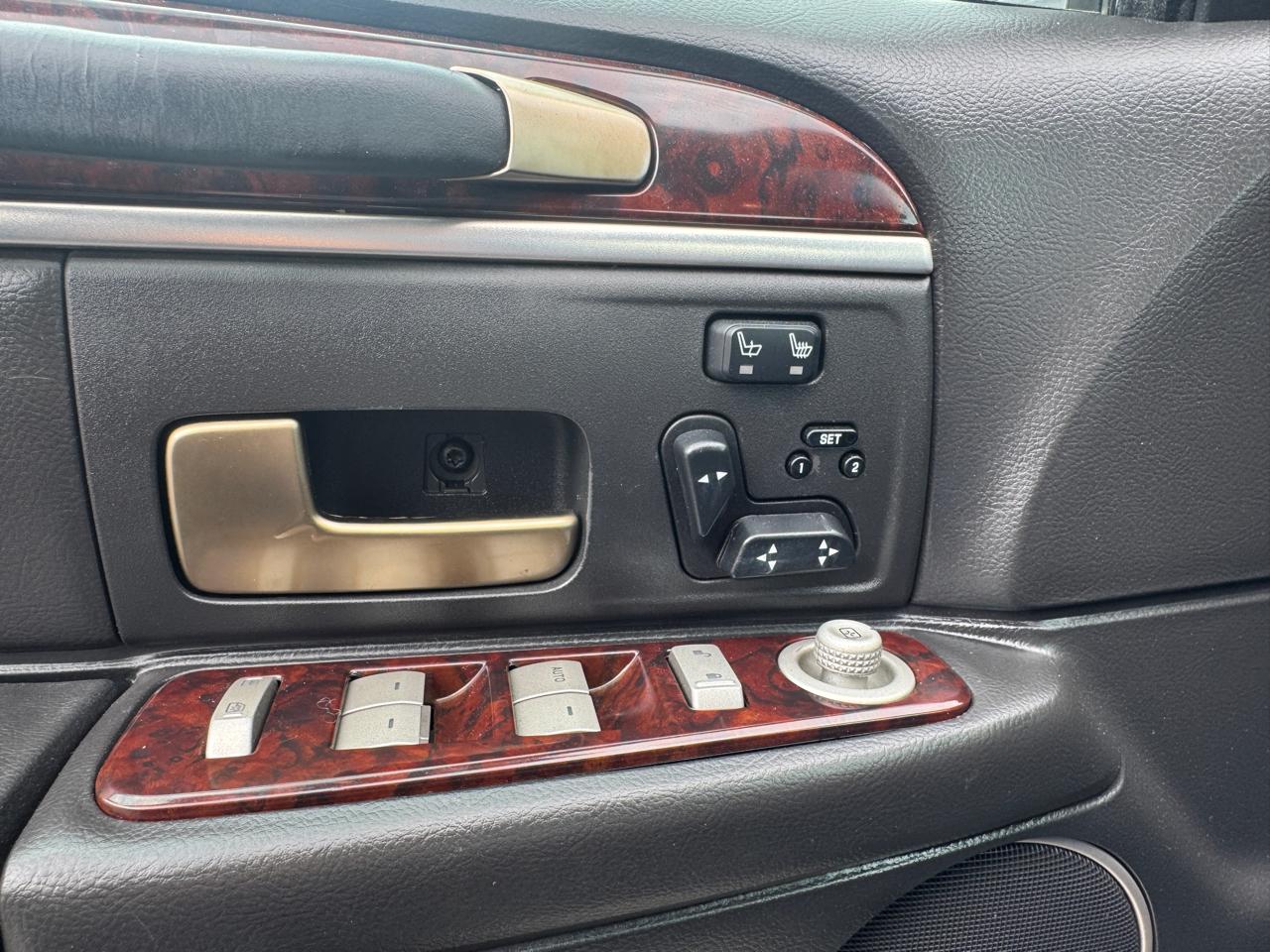 Lincoln Town Car 4dr Sdn Signature Limited 2009