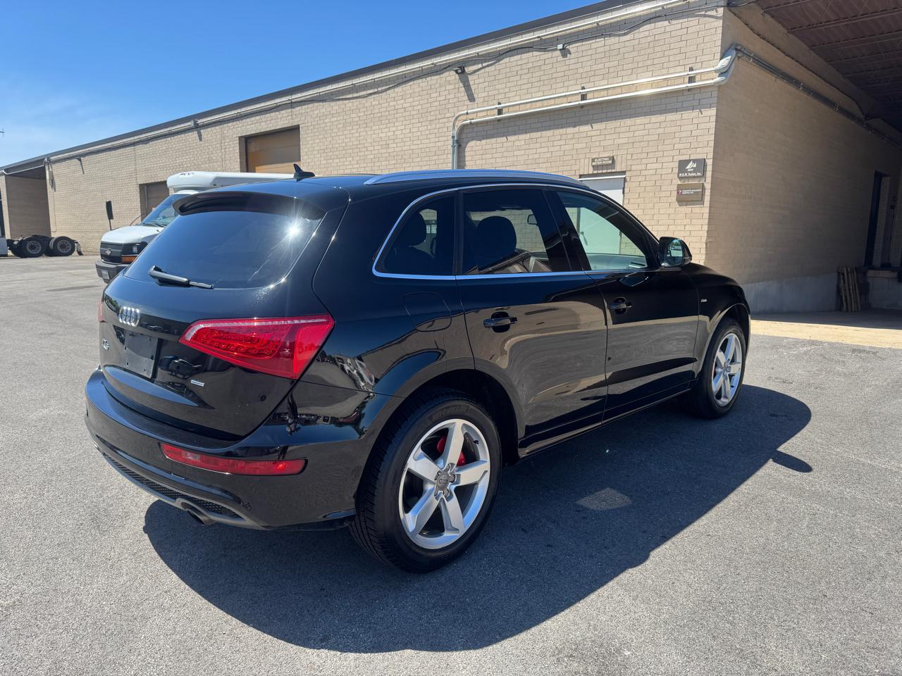 Audi Q5 quattro 4dr 3.2L Premium Plus 2012