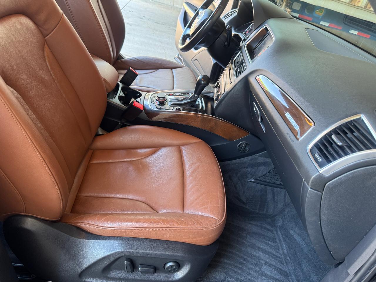 Audi Q5 quattro 4dr 3.2L Premium Plus 2012