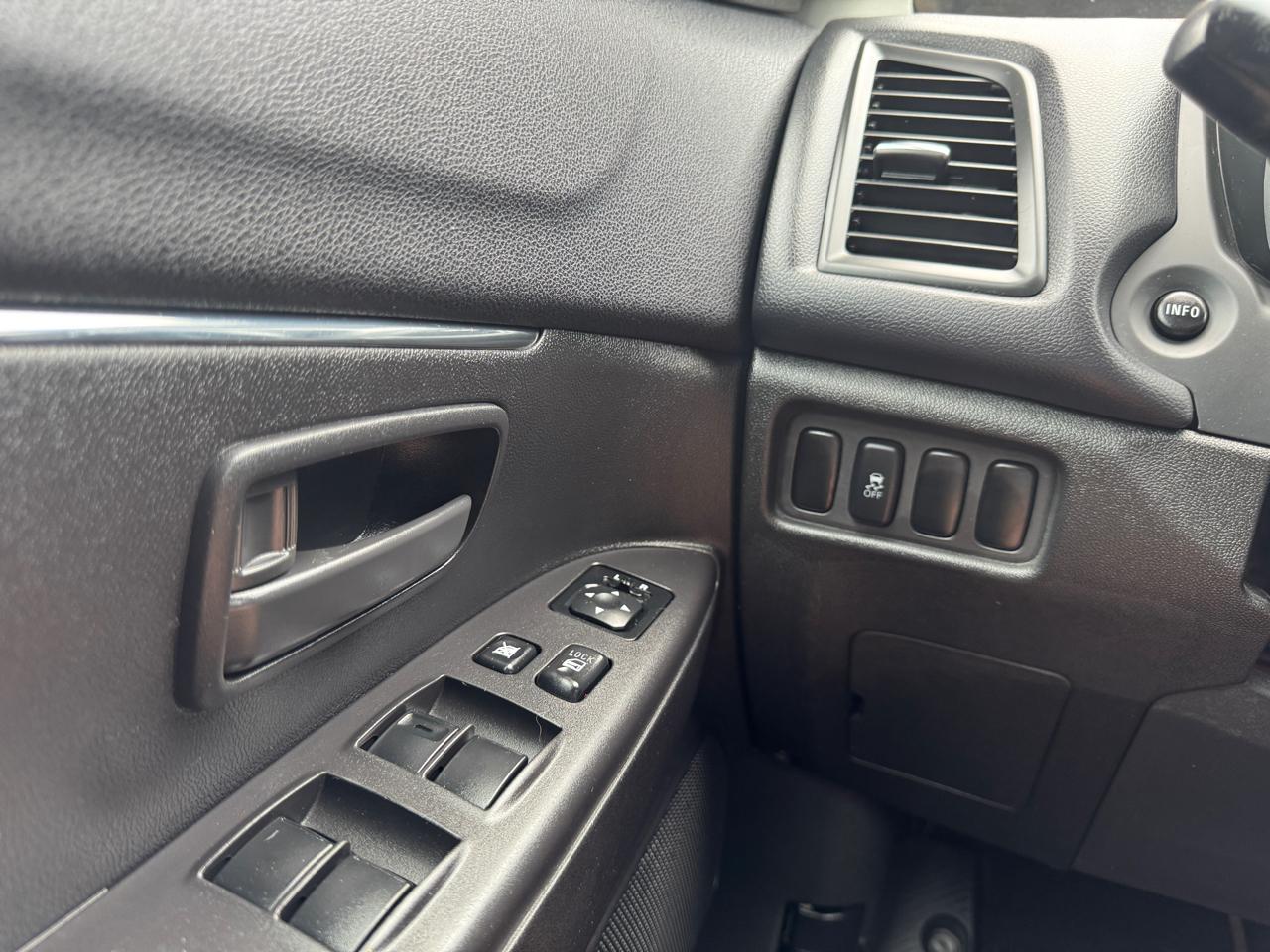Mitsubishi Outlander Sport  2015