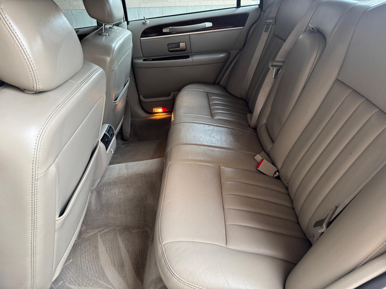 Lincoln Town Car 4dr Sdn Signature 2007