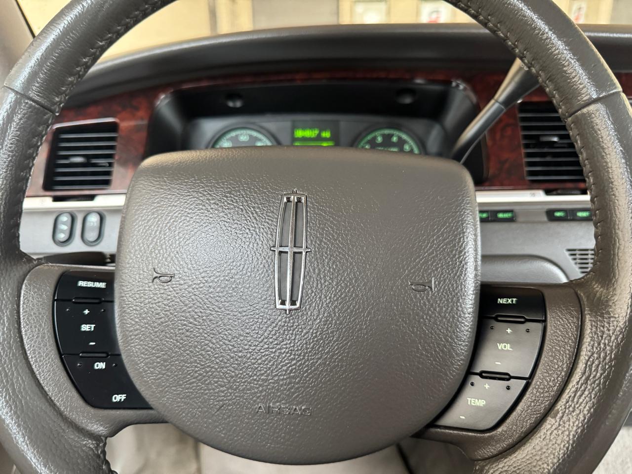 Lincoln Town Car 4dr Sdn Signature 2007
