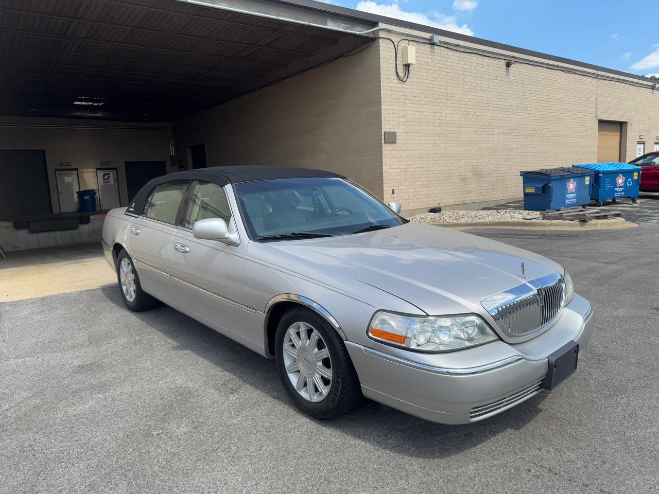 Lincoln Town Car 4dr Sdn Signature Limited 2011