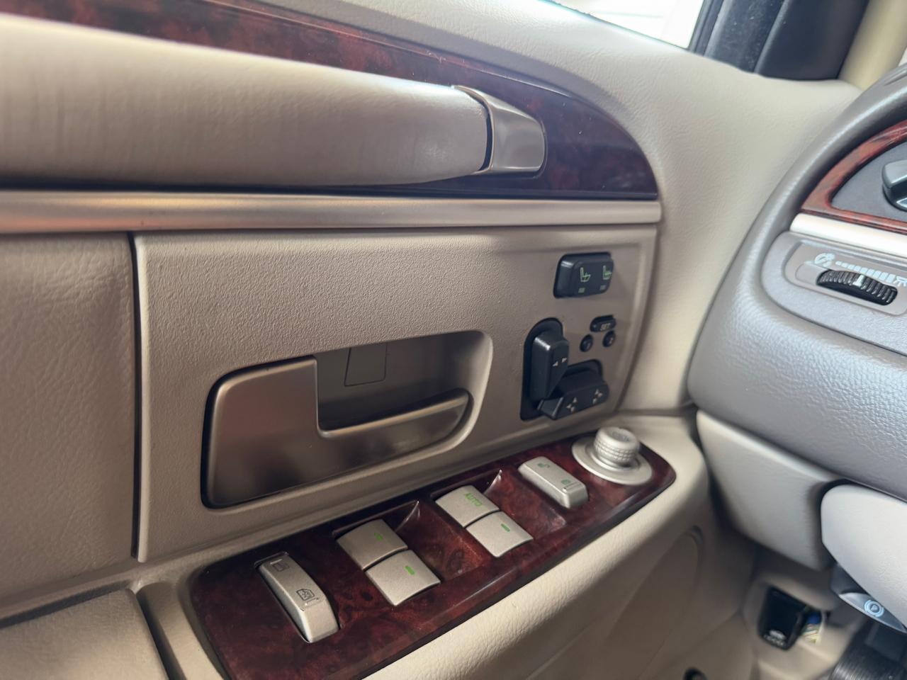 Lincoln Town Car 4dr Sdn Signature Limited 2011