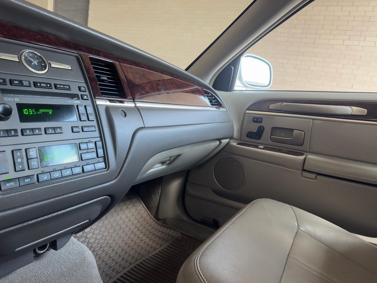 Lincoln Town Car 4dr Sdn Signature Limited 2011