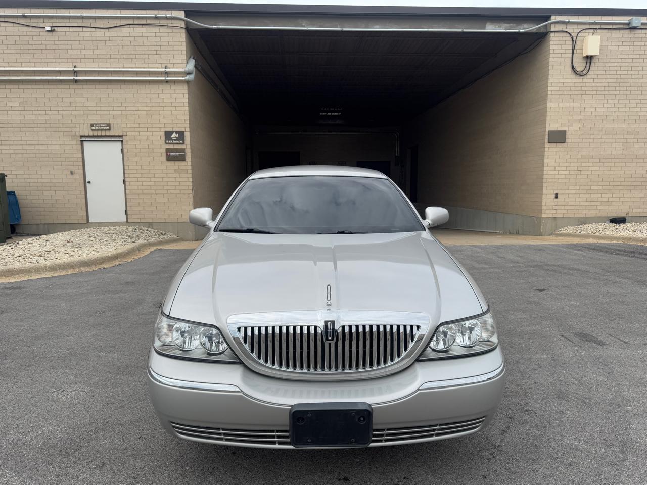 Lincoln Town Car 4dr Sdn Signature Limited 2011