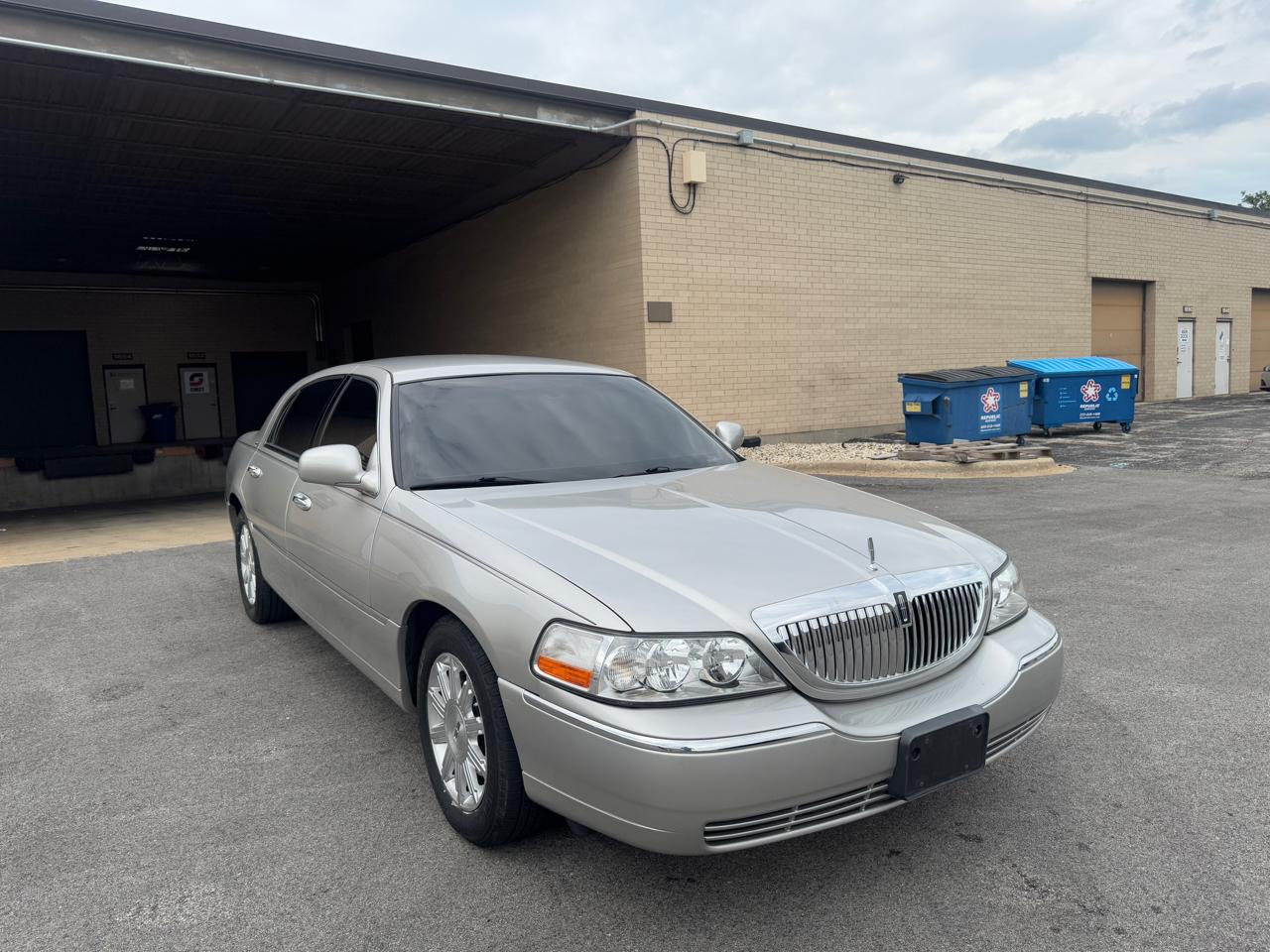 Lincoln Town Car 4dr Sdn Signature Limited 2011